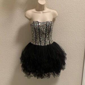 Anny Lee Black and Silver Strapless sequin cocktail, homecoming dress xsmall.